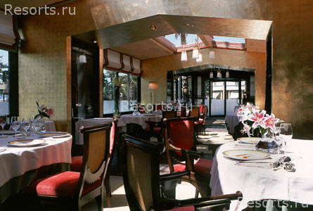 Hotel Majestic Barriere 25